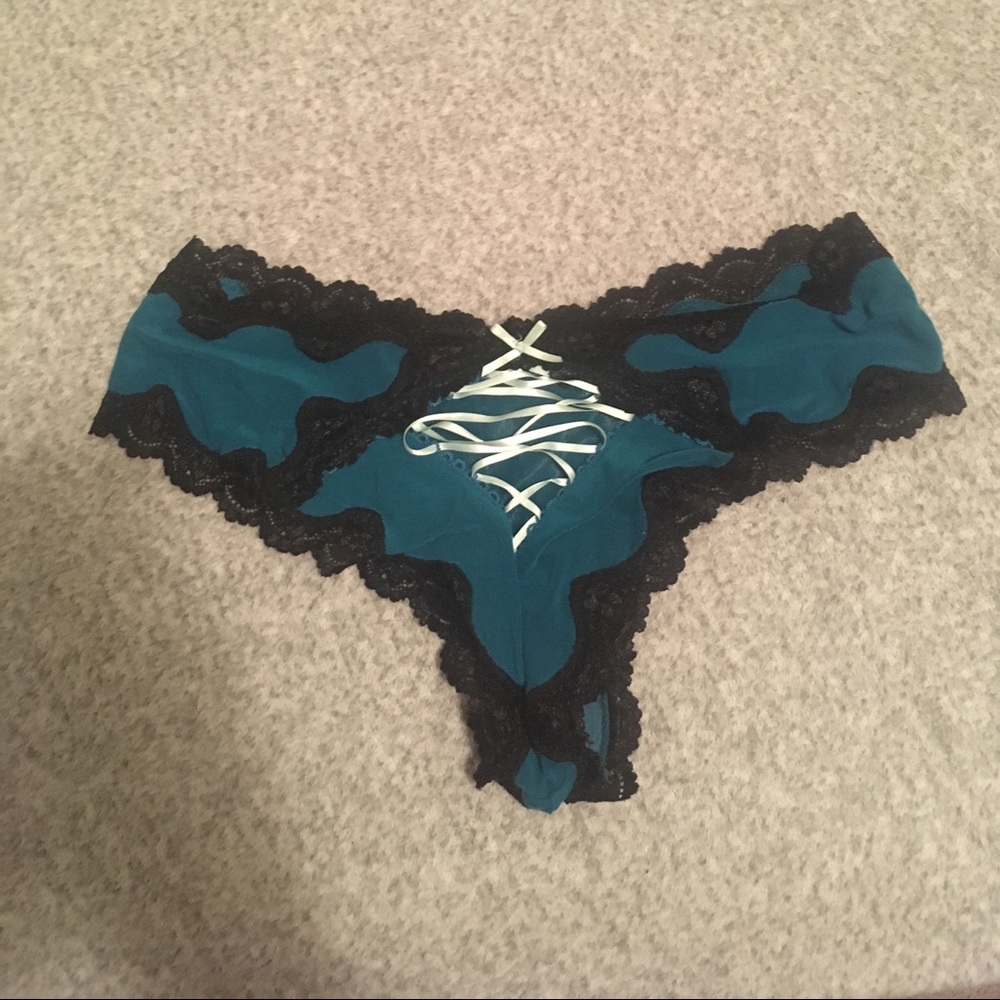 BUNDLE - Victoria’s Secret Underwear medium